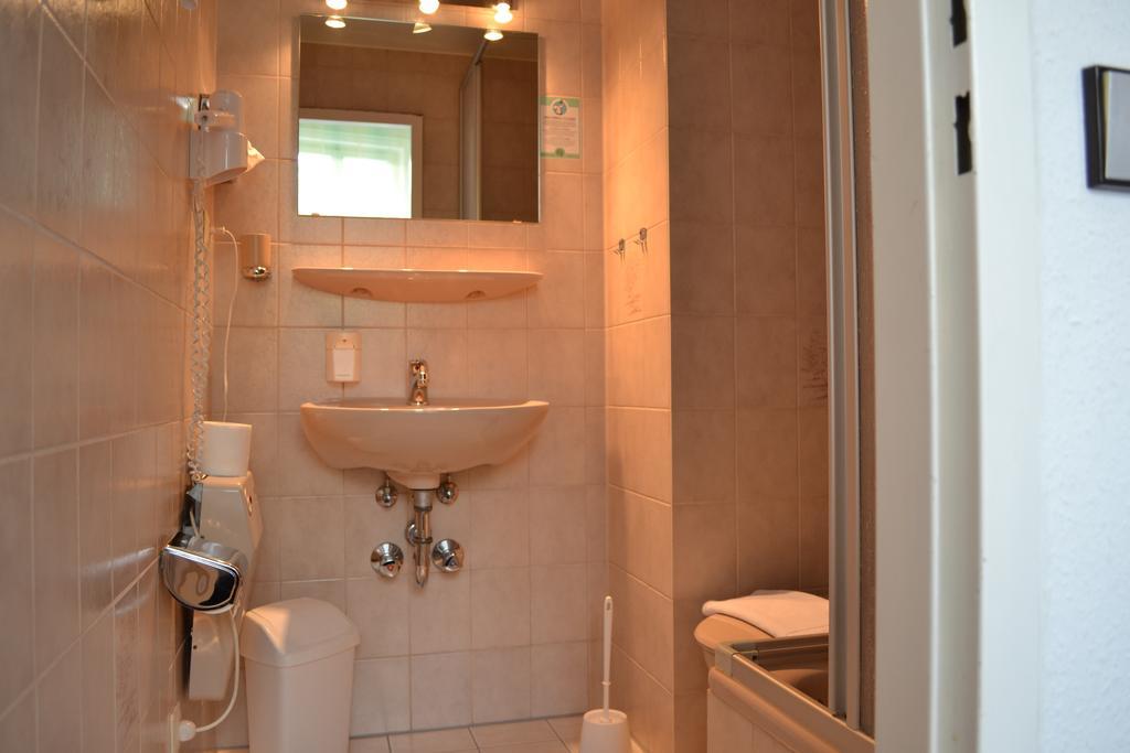 Hotel Hospiz ทือบิงเงิน ห้อง รูปภาพ