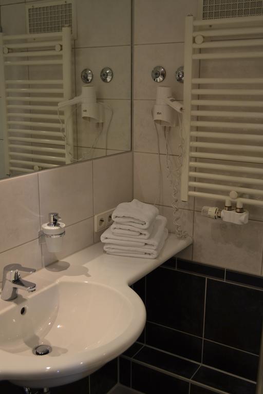 Hotel Hospiz ทือบิงเงิน ห้อง รูปภาพ