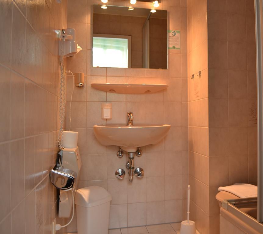 Hotel Hospiz ทือบิงเงิน ภายนอก รูปภาพ